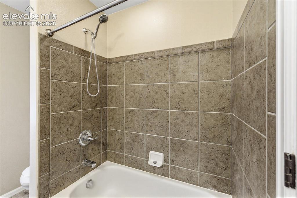 Image 31 of 39: Bathroom