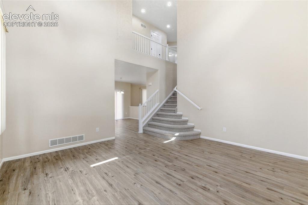 Image 8 of 39: Dining area