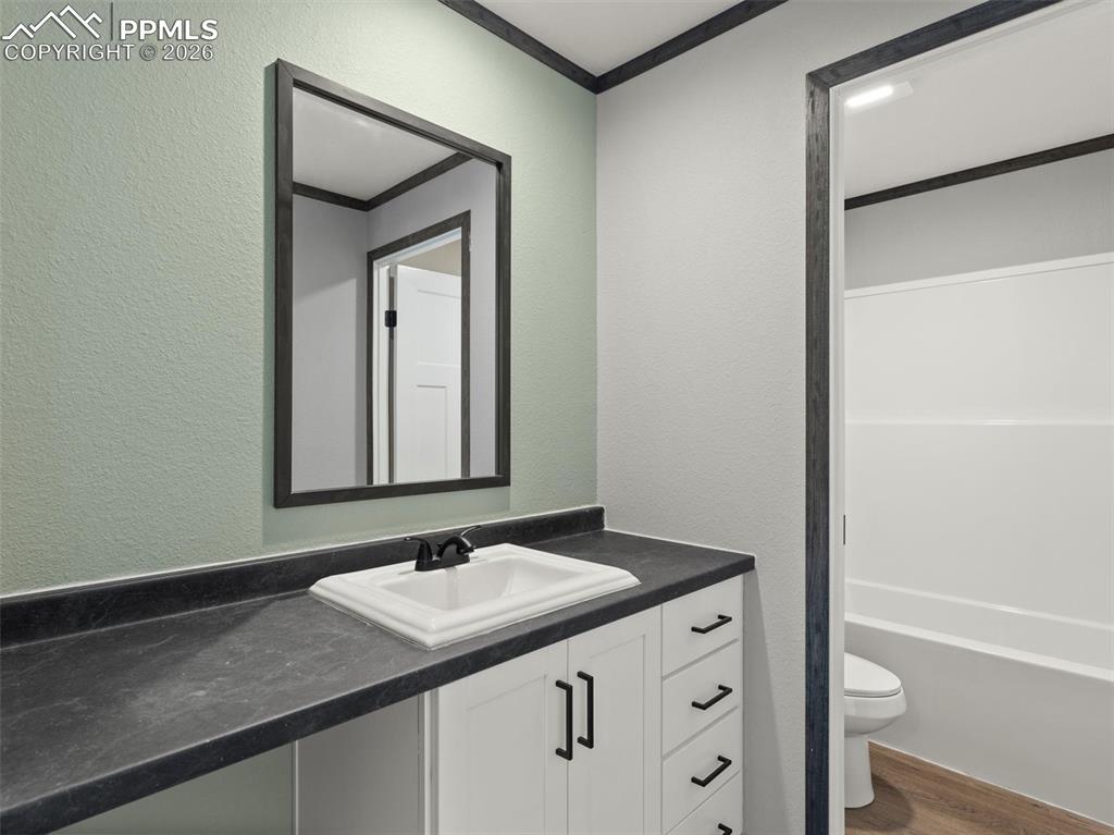 Image 30 of 41: Bathroom