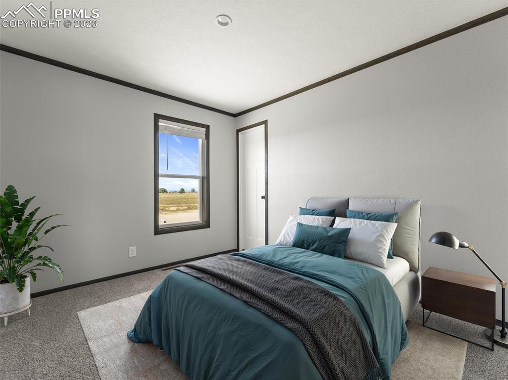 Image 34 of 41: Bedroom