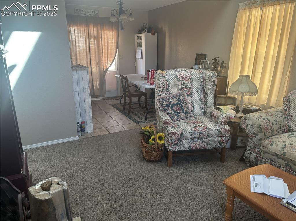 Image 3 of 5: Living Room