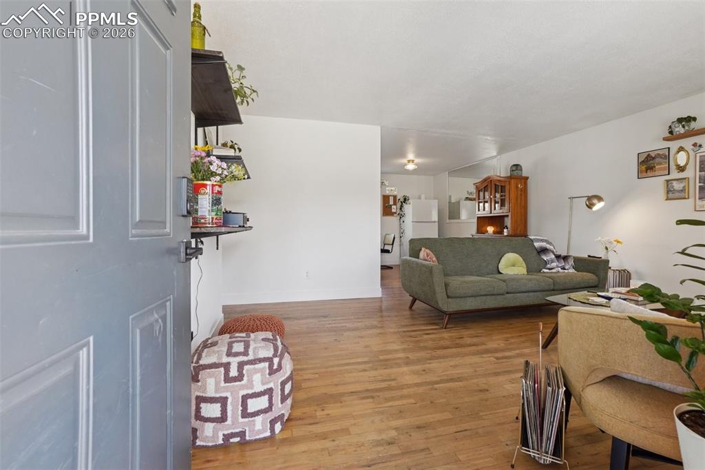 Image 6 of 38: Living room 