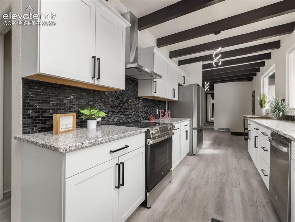 Image 13 of 42: Kitchen