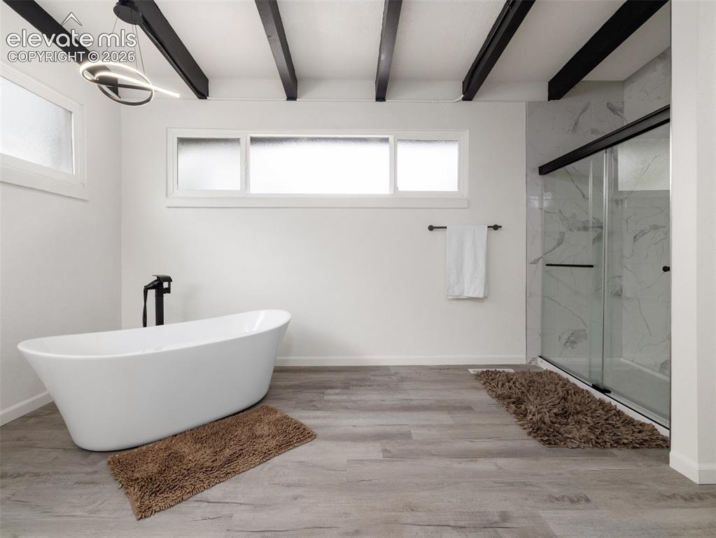 Image 19 of 42: Bathroom