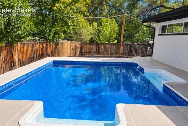 Image 27 of 42: Pool