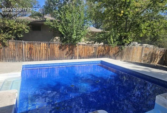 Image 28 of 42: Pool