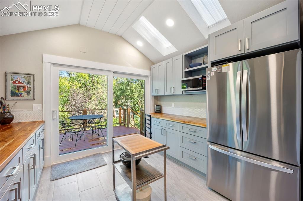 Image 13 of 47: Kitchen