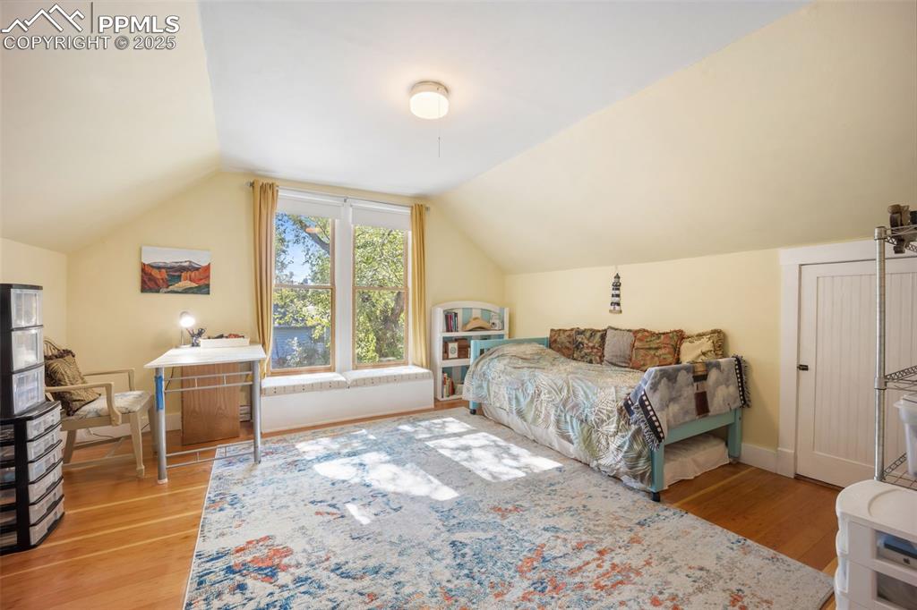 Image 18 of 47: Upstairs