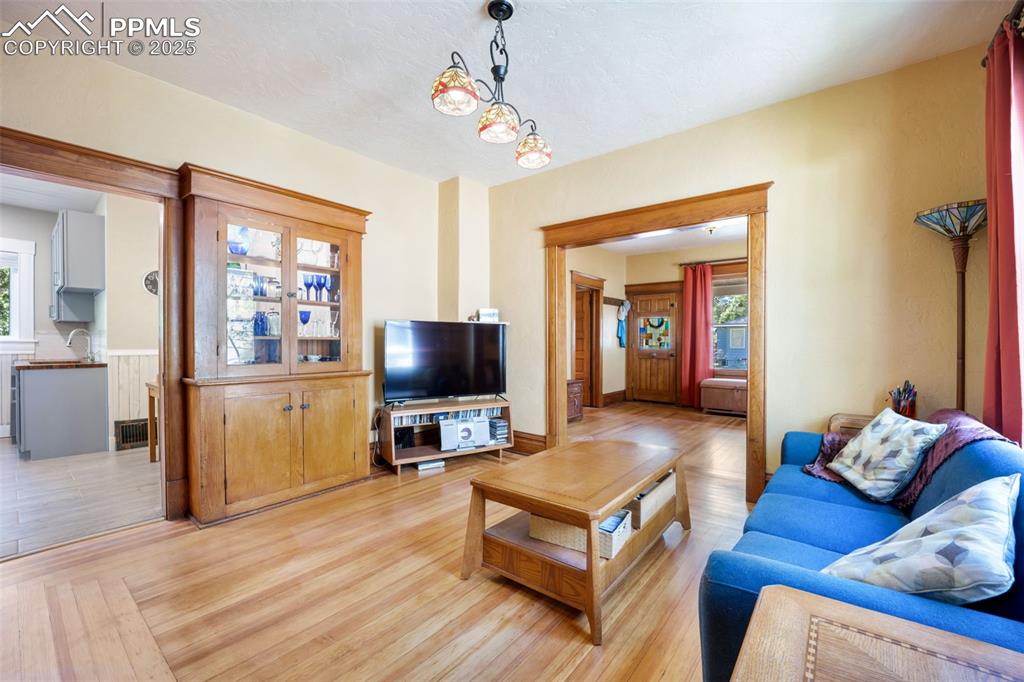 Image 4 of 47: Family Room