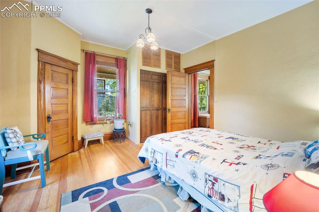 Image 7 of 47: Bedroom