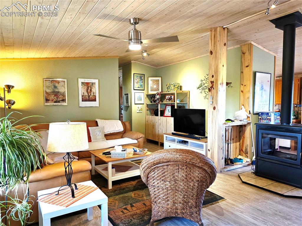 Image 11 of 50: Nice size with a new double sided stove