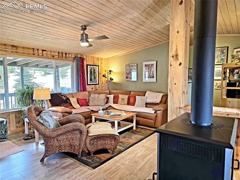 Image 12 of 50: Living Room