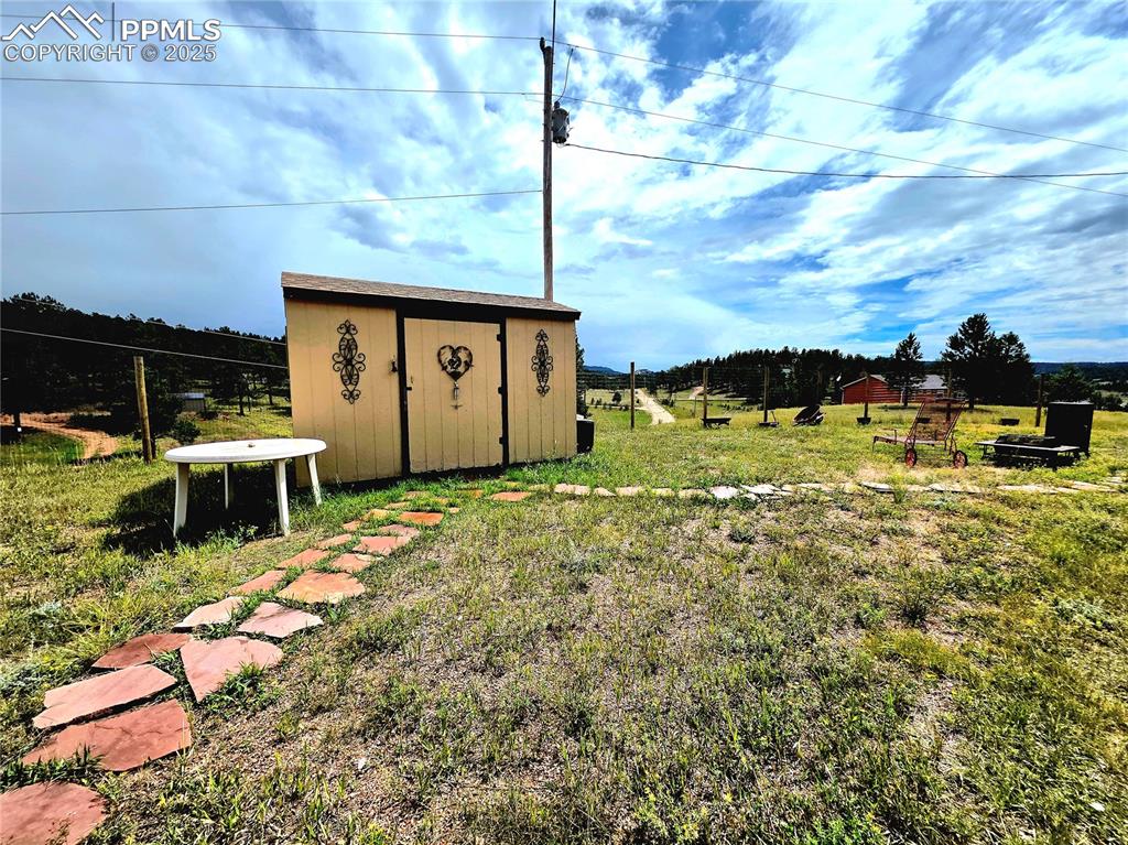 Image 37 of 50: 8 x 10 storage shed