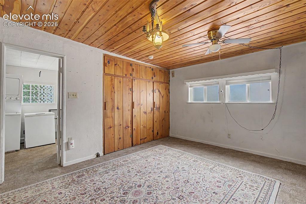 Image 16 of 26: West bedroom, large closet