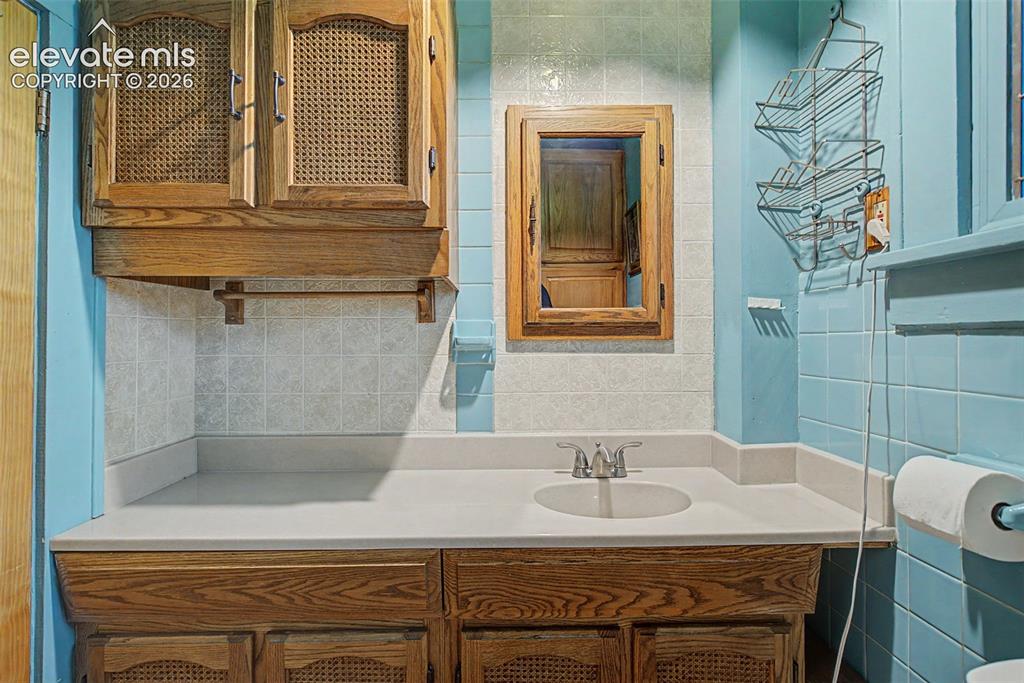 Image 19 of 26: Lots of cabinets in bathroom