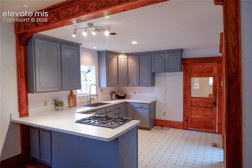 Image 12 of 38: Kitchen