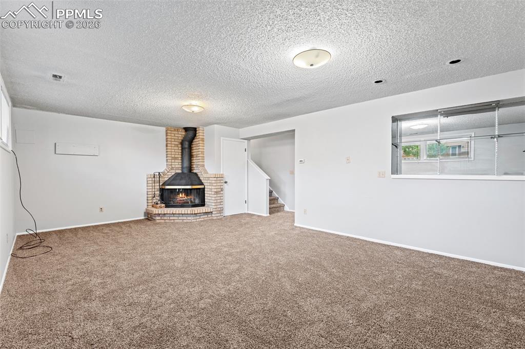 Image 14 of 20: Family Room