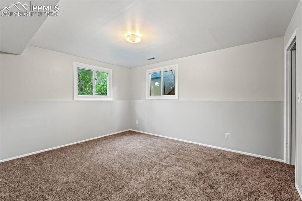 Image 15 of 20: Family Room