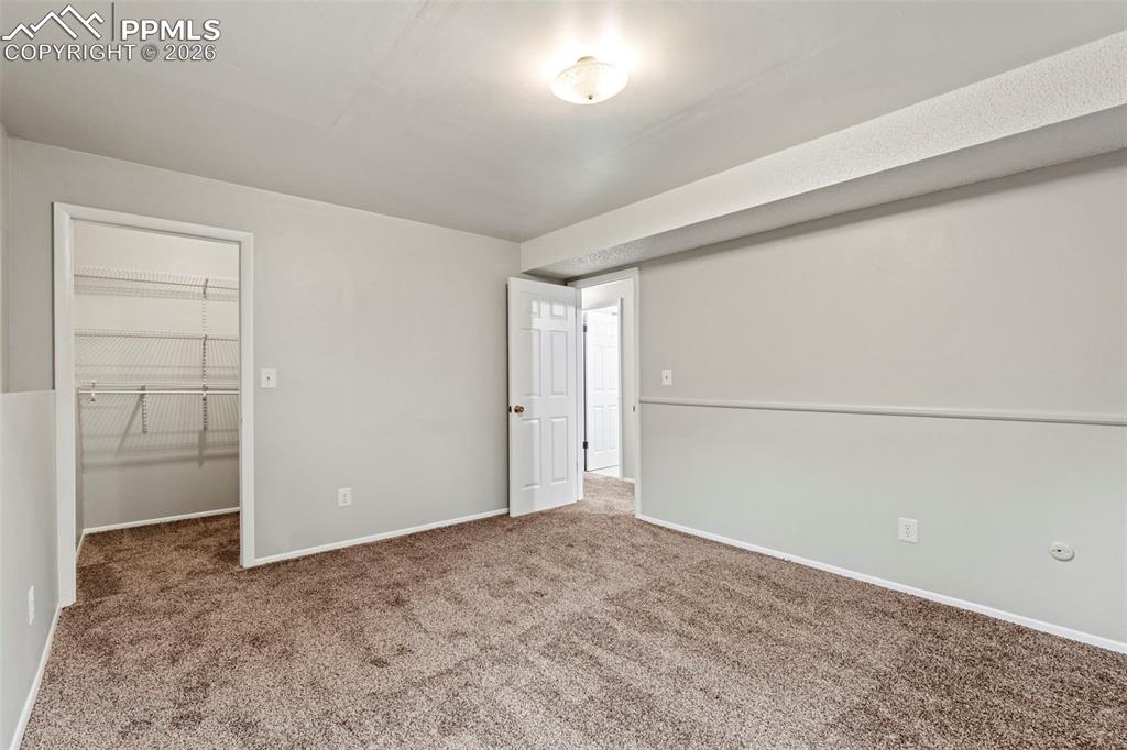 Image 16 of 20: Bedroom