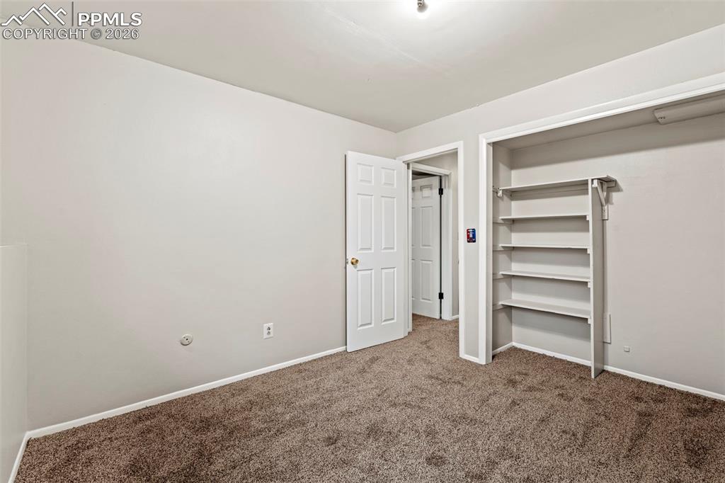 Image 19 of 20: Bedroom