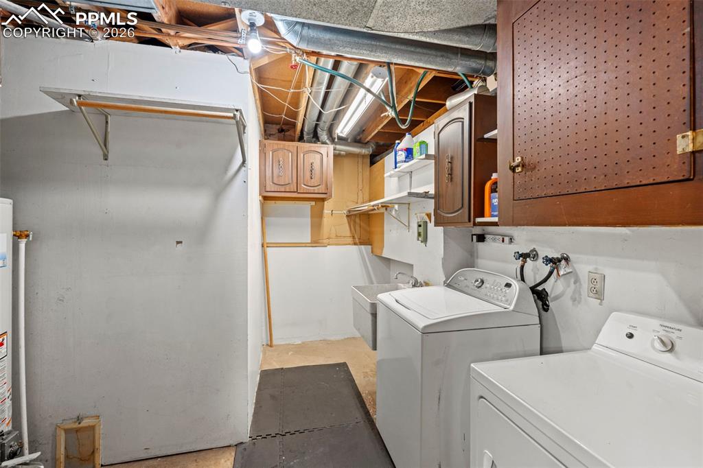 Image 20 of 20: Laundry