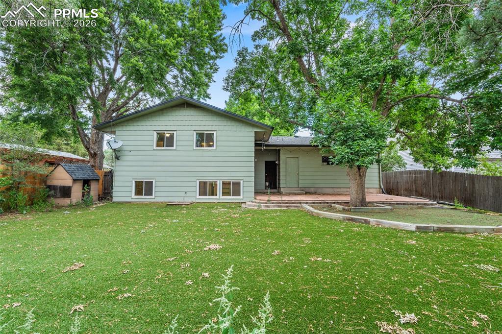 Image 3 of 20: Back of Structure