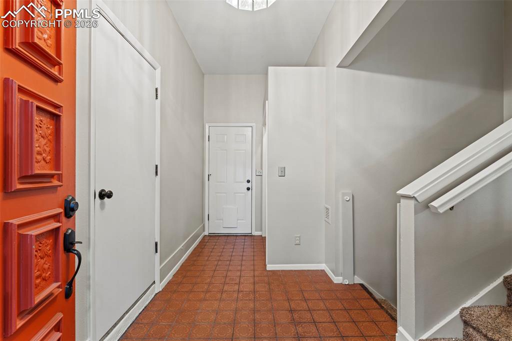 Image 4 of 20: Entry