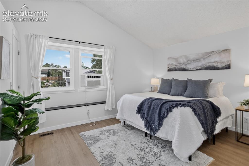 Image 13 of 25: Primary bedroom w/ vaulted ceiling - upper level