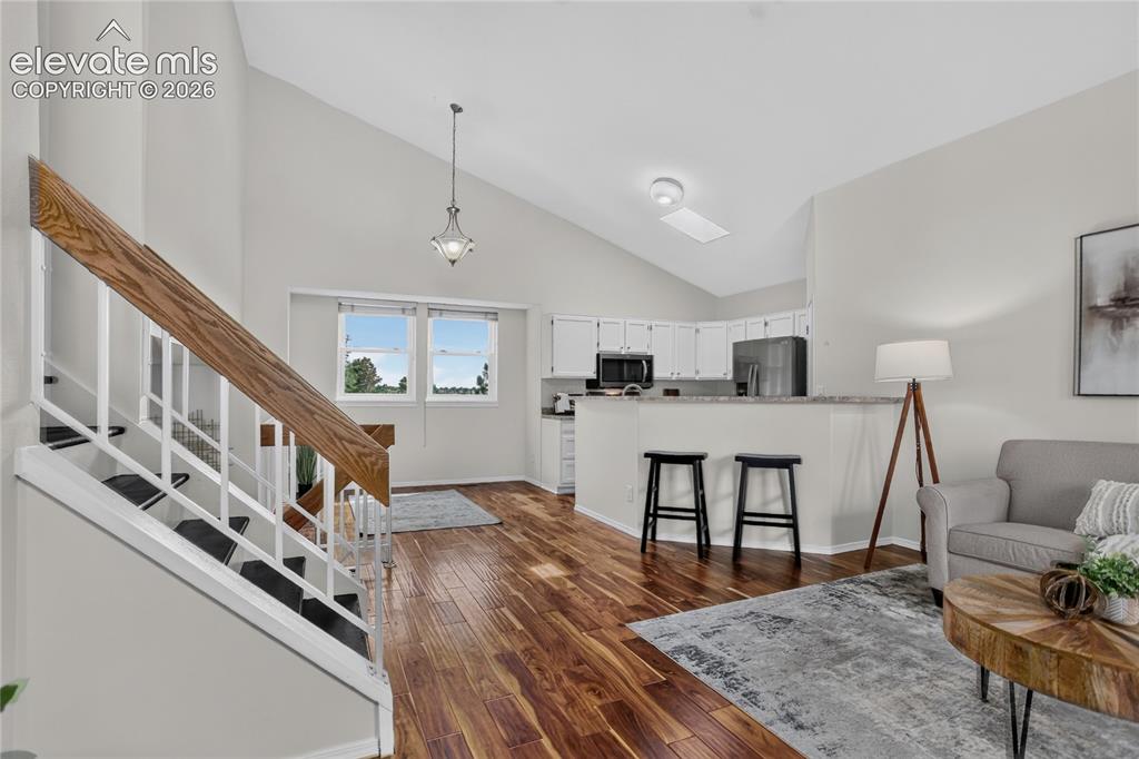 Image 4 of 25: Open concept main level w/ vaulted ceiling