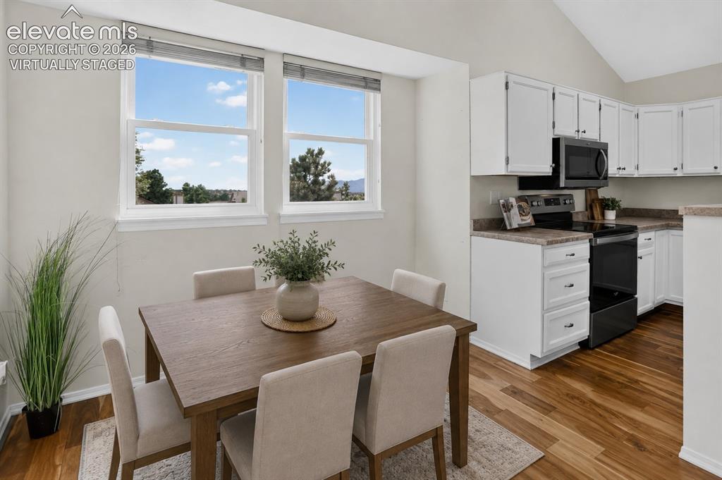 Image 9 of 25: Virtually staged dining area