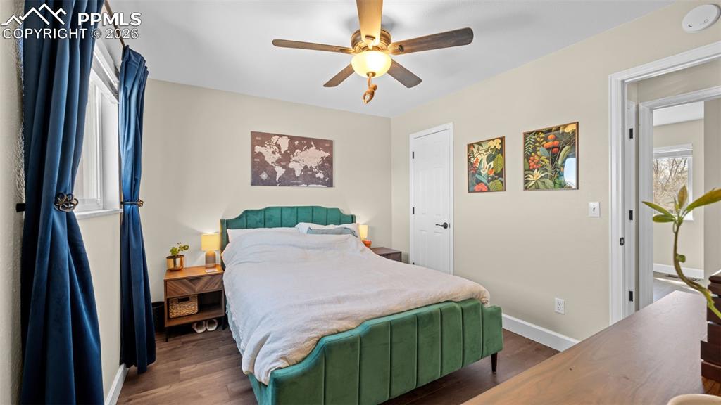 Image 17 of 39: Bedroom