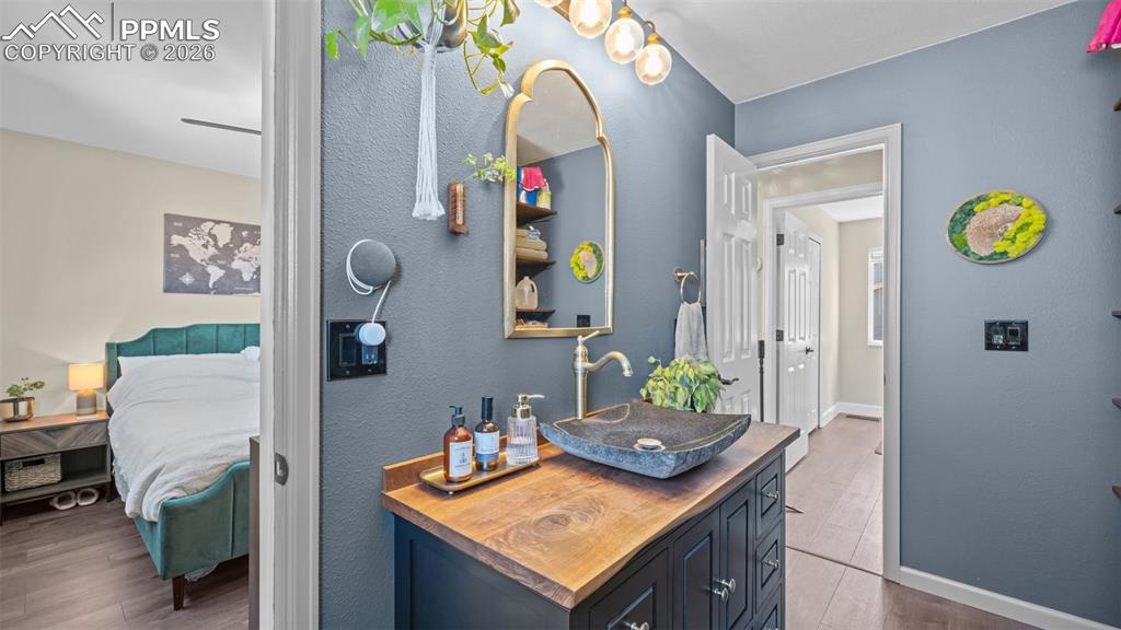 Image 20 of 39: Bathroom