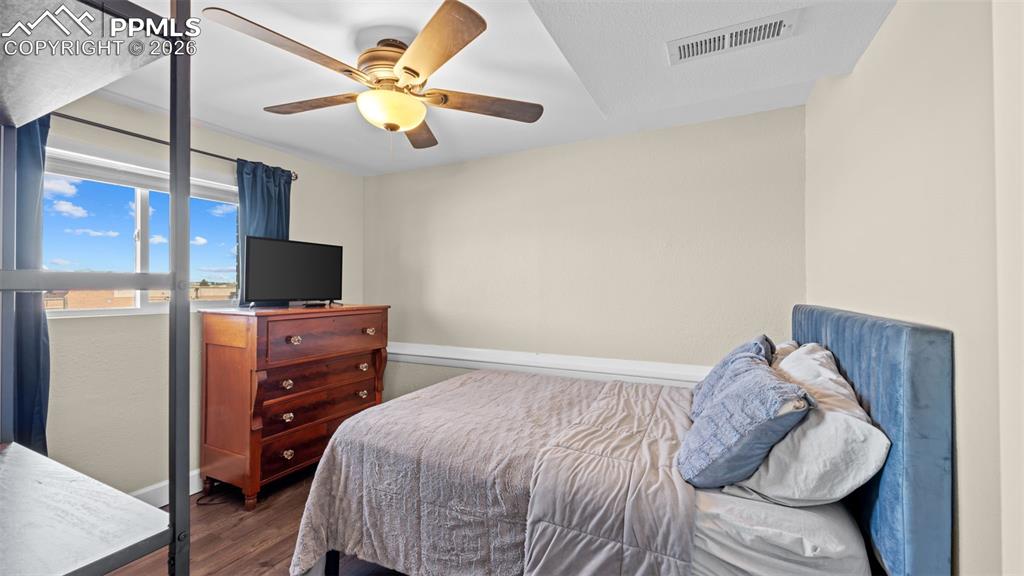 Image 21 of 39: Bedroom