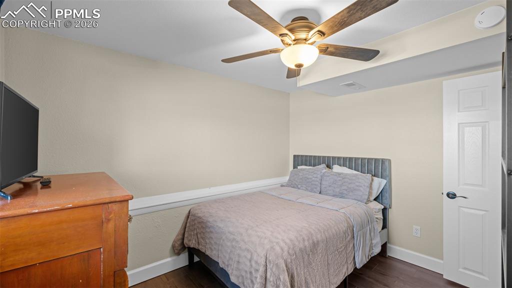 Image 22 of 39: Bedroom