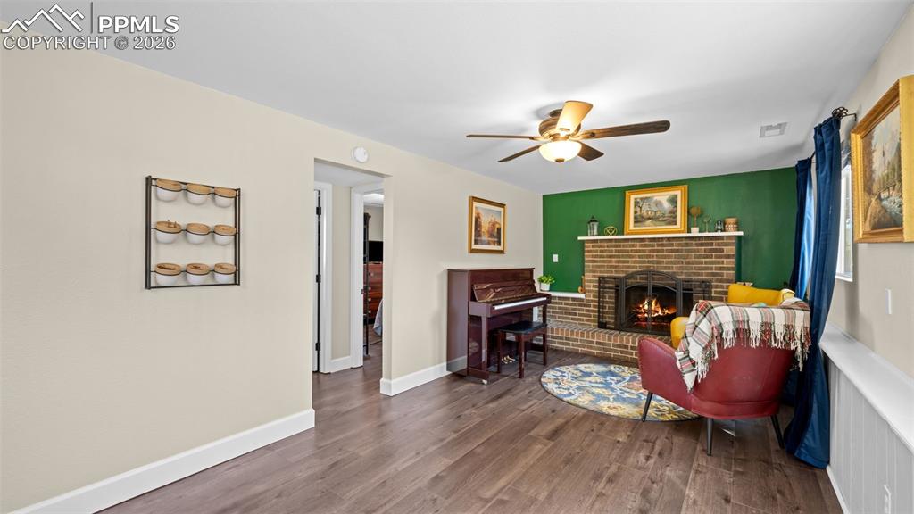 Image 5 of 39: Sitting Room