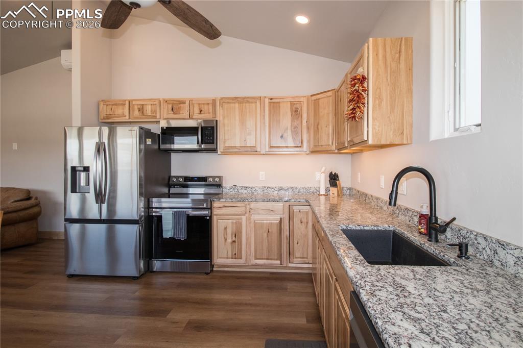 Image 11 of 26: Kitchen