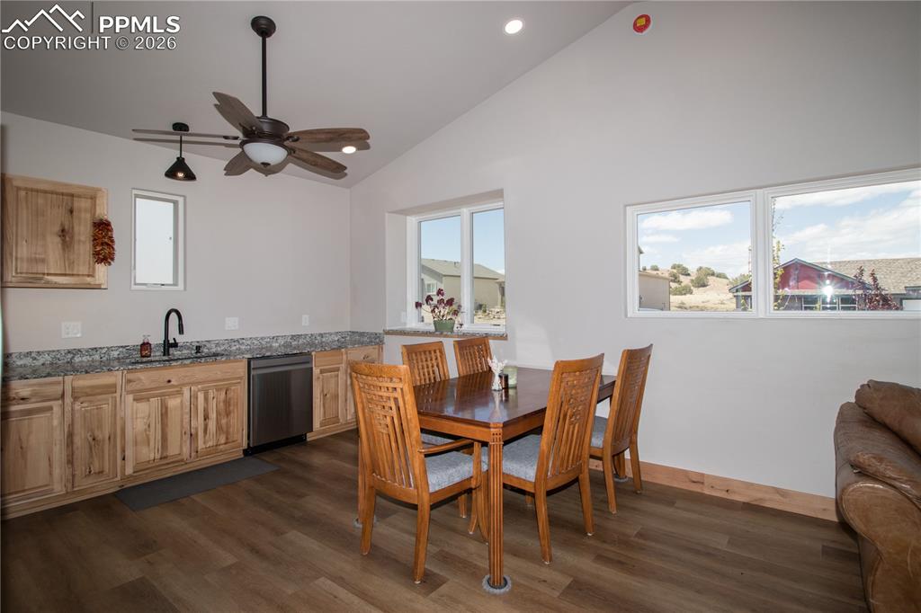 Image 12 of 26: Kitchen