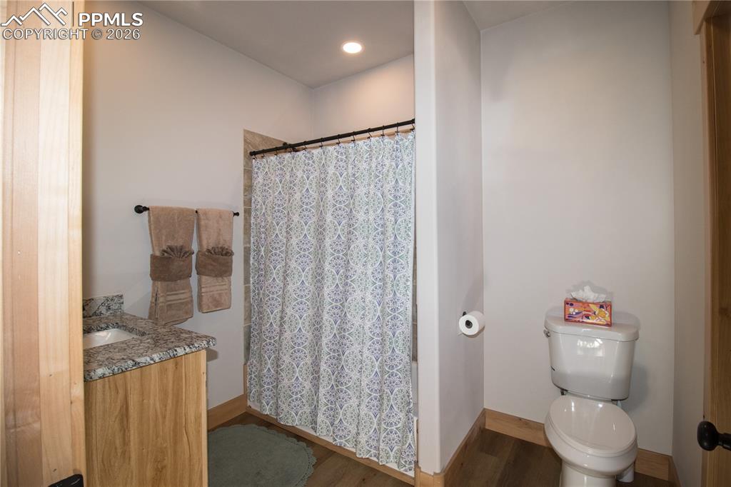 Image 13 of 26: Bathroom