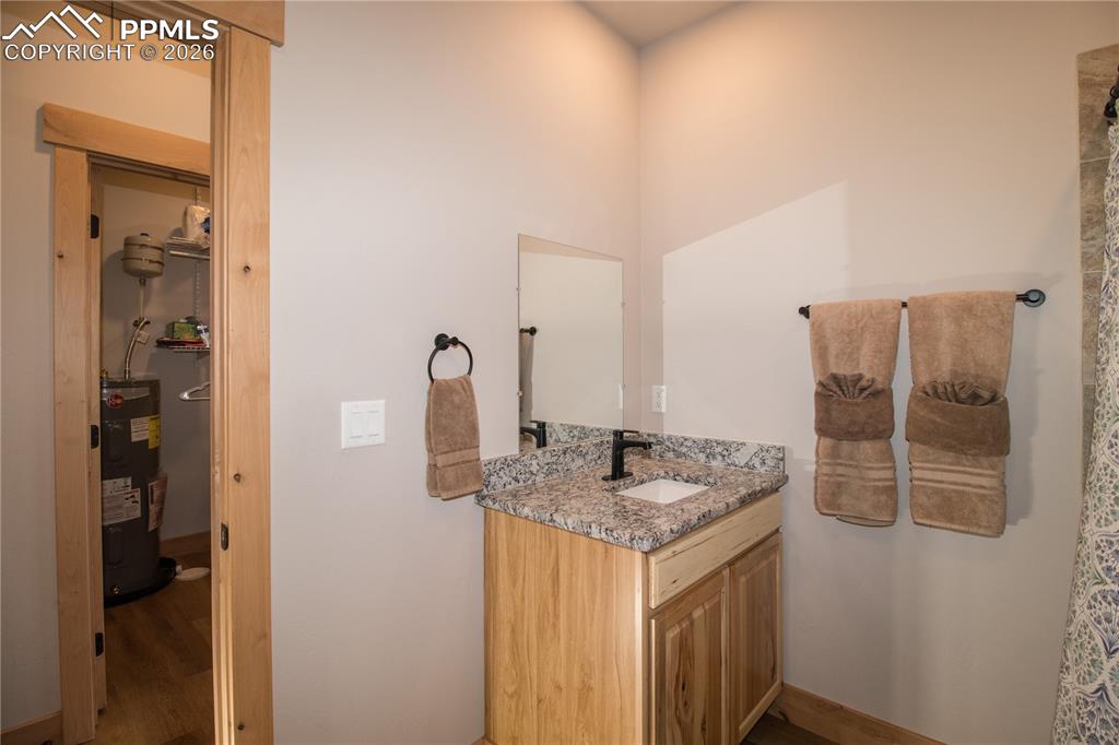 Image 14 of 26: Bathroom