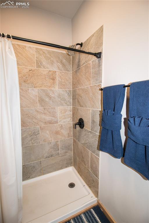 Image 25 of 26: Bathroom