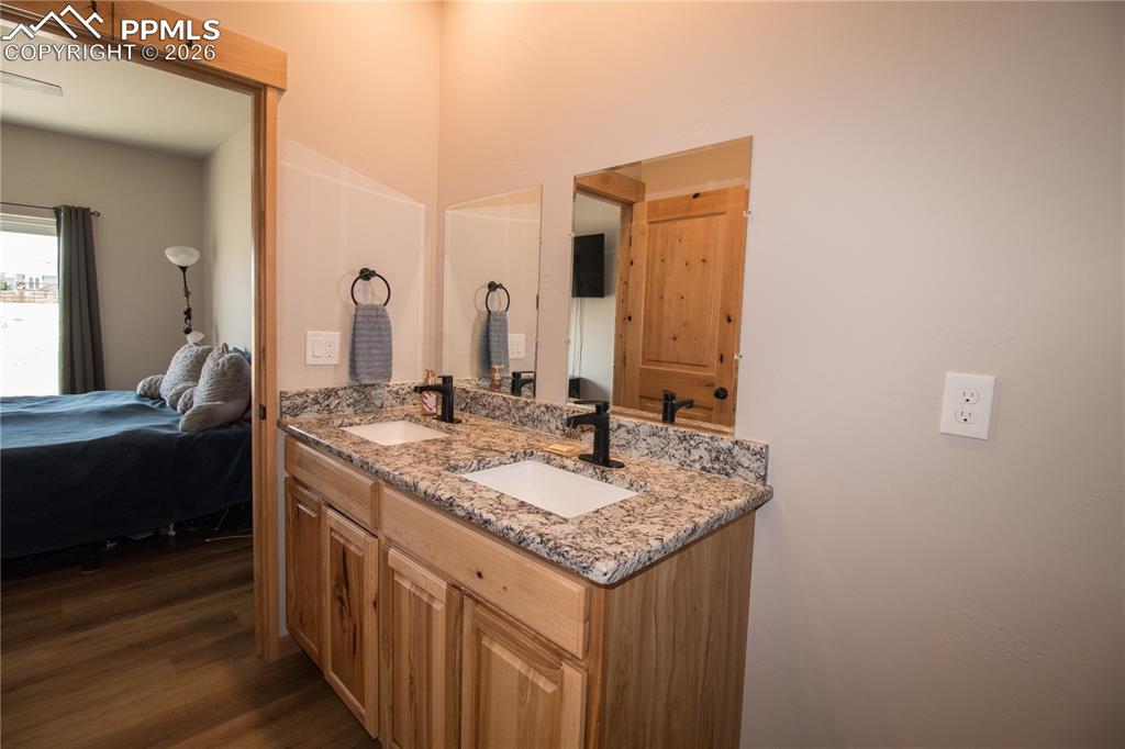 Image 26 of 26: Bathroom