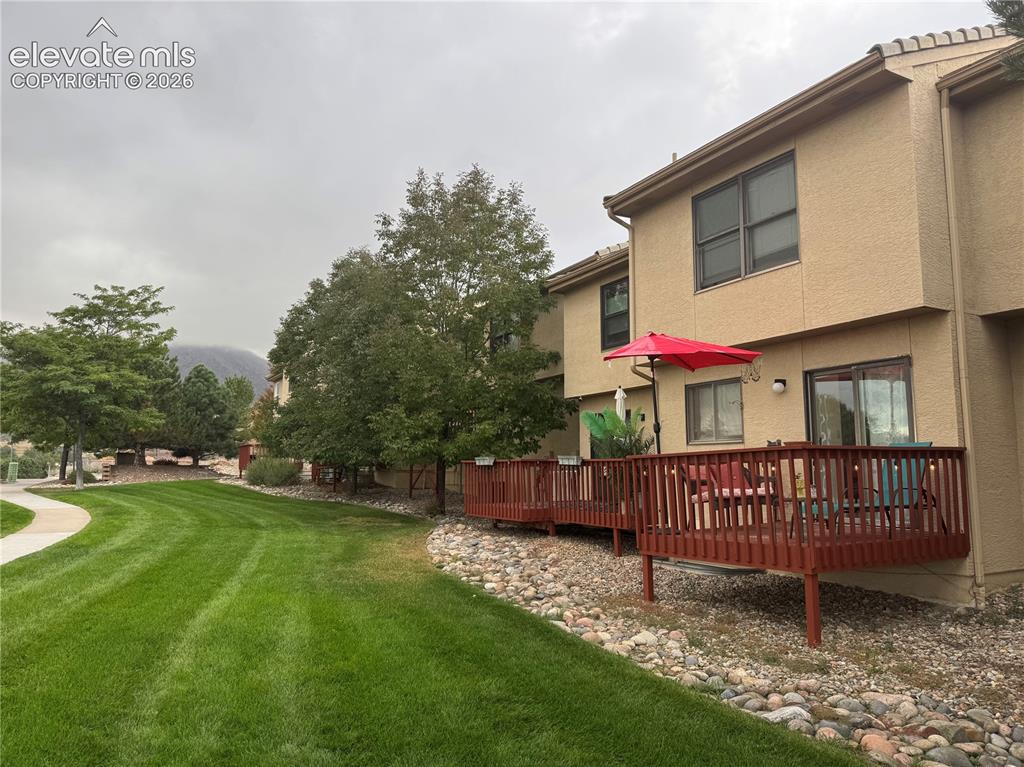 Image 41 of 43: Yard