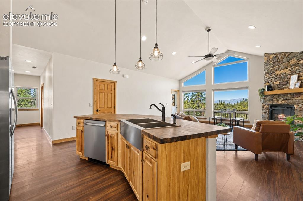 Image 8 of 43: Kitchen