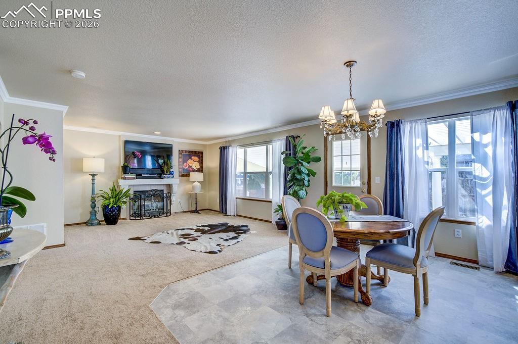 Image 13 of 45: Dining Area