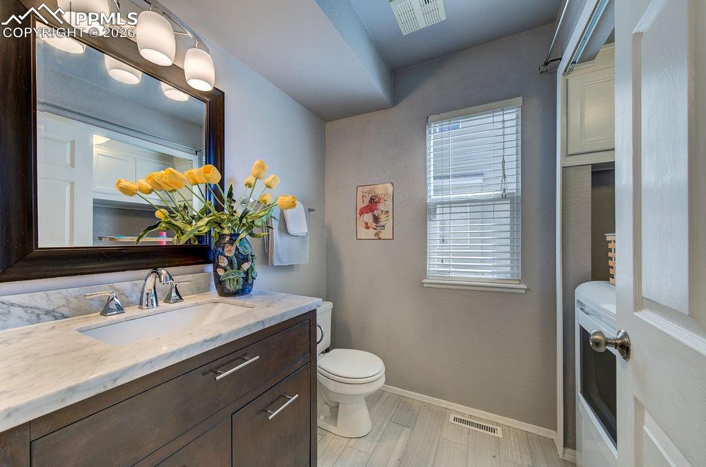 Image 22 of 45: Bathroom