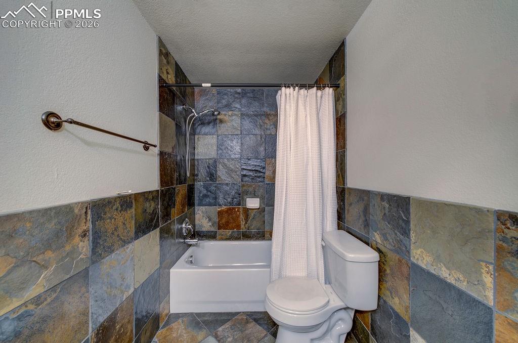 Image 44 of 45: Bathroom