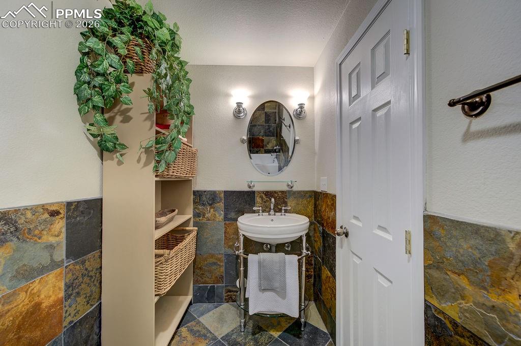 Image 45 of 45: Bathroom