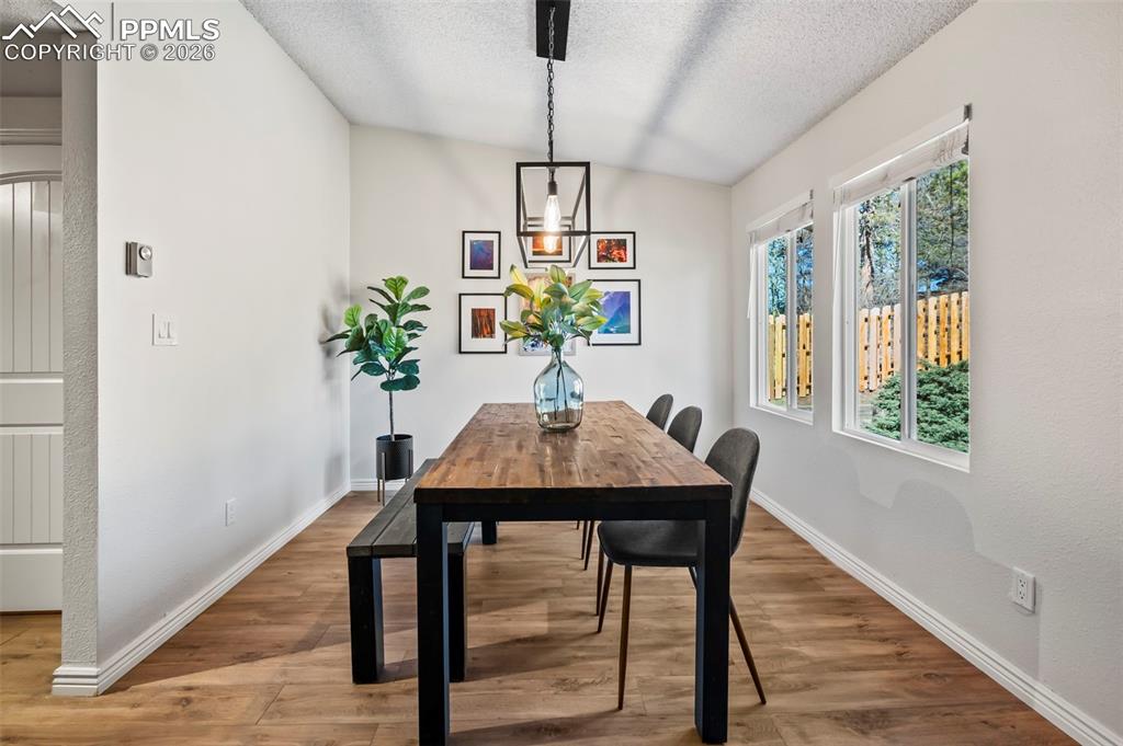 Image 11 of 39: Dining Area