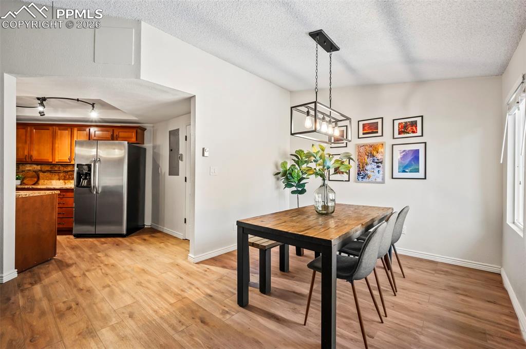 Image 9 of 39: Dining Area