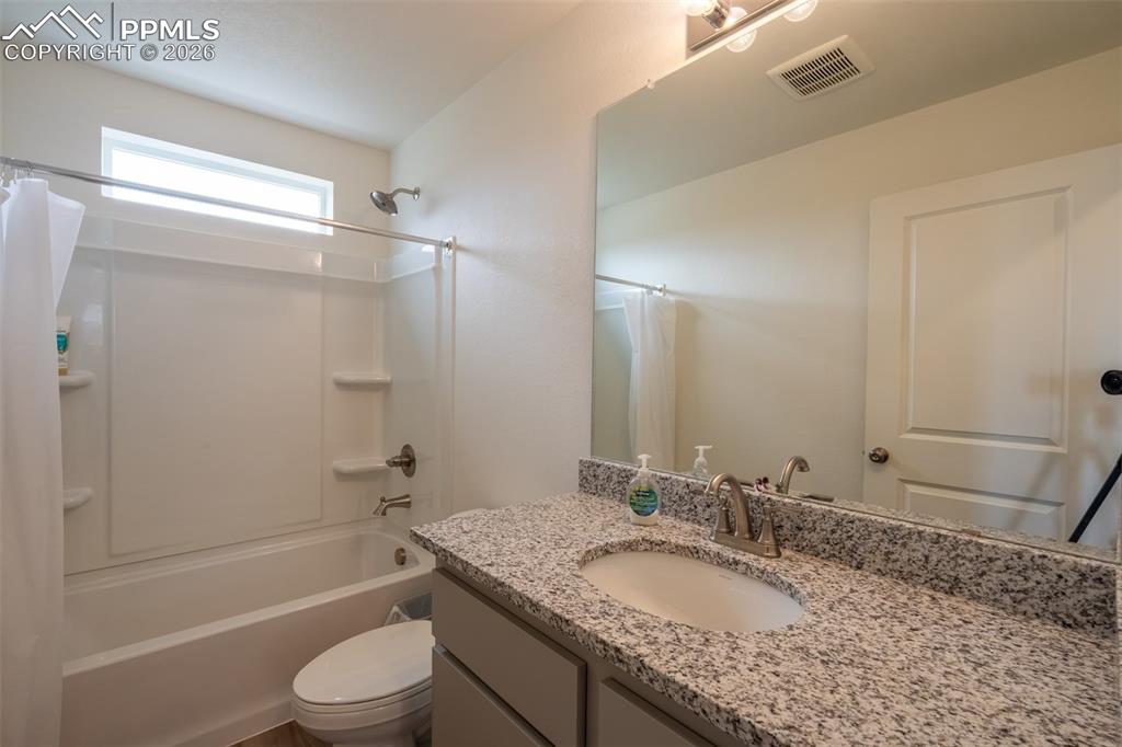 Image 17 of 31: Bathroom
